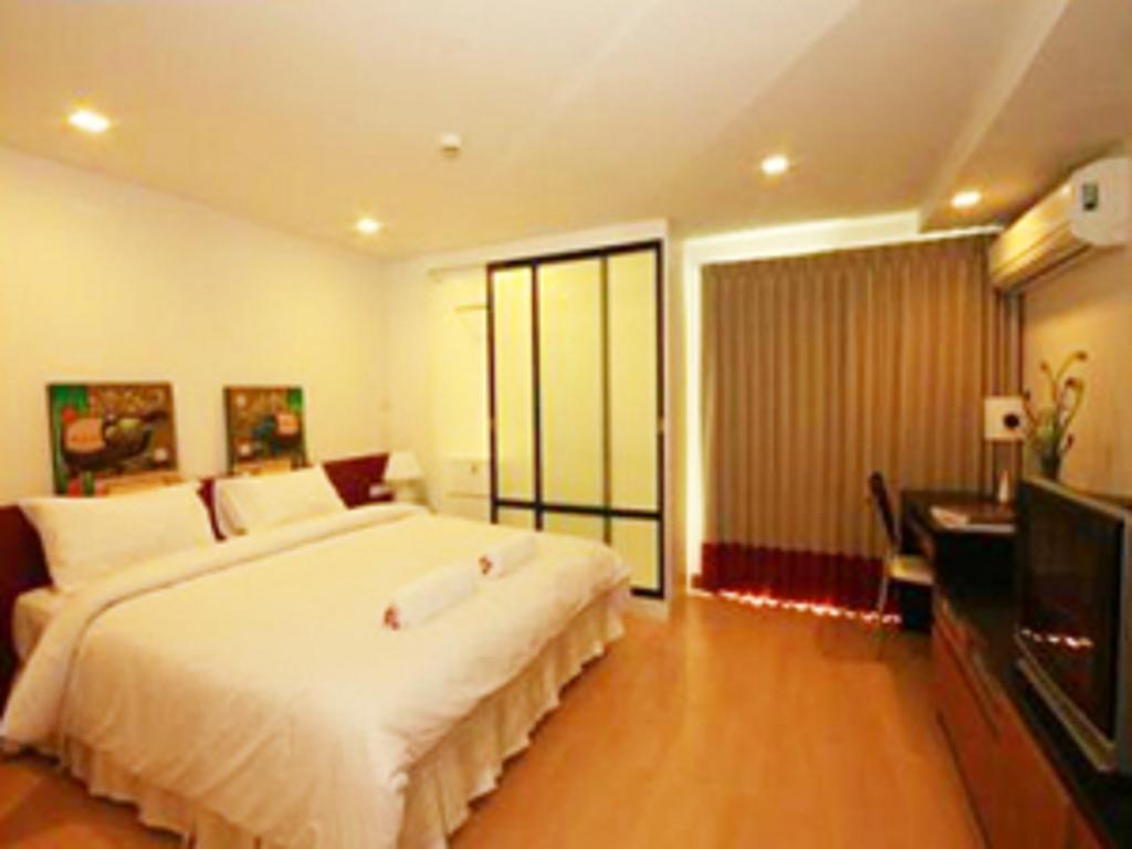 Oyo 4956 Hotel Maharaja Palace Kanpur Room photo