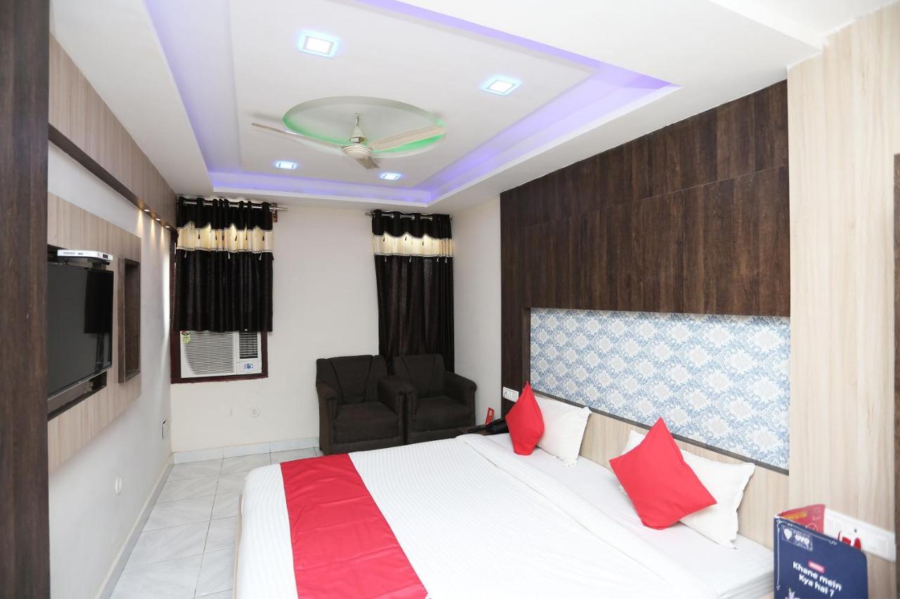 Oyo 4956 Hotel Maharaja Palace Kanpur Exterior photo
